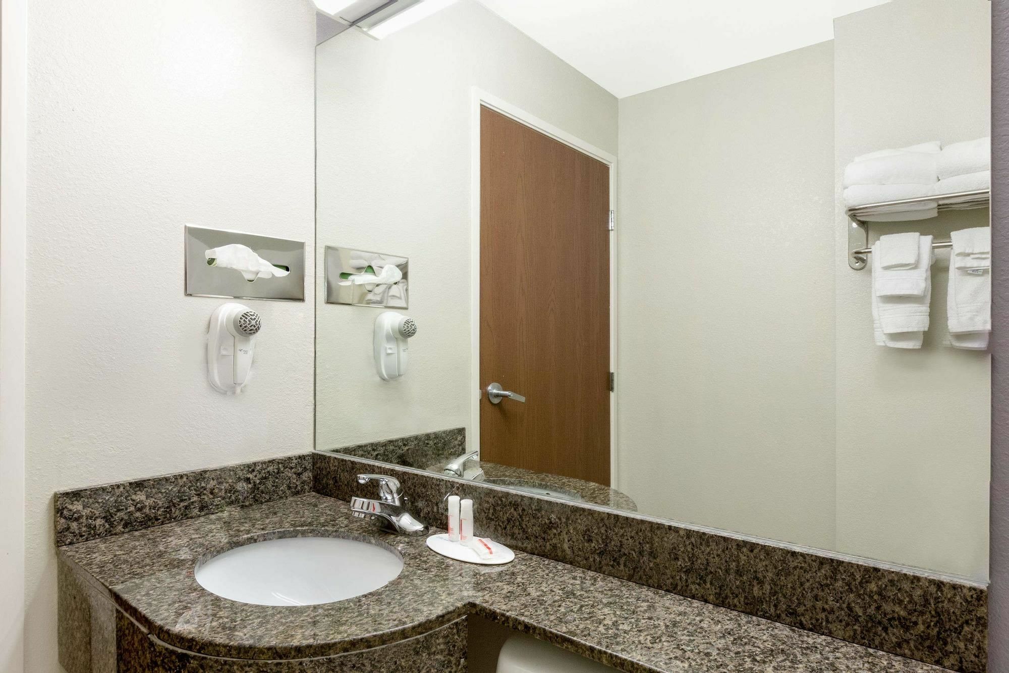 Microtel Inn & Suites By Wyndham Tuscaloosa Eksteriør billede